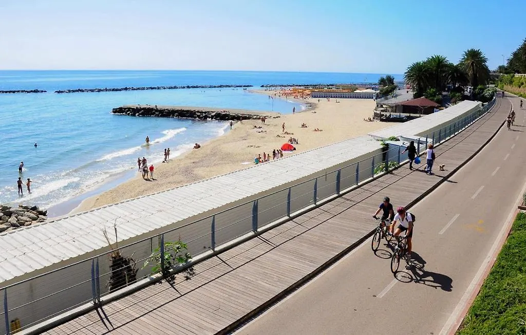 Appartamento La casa di Mauro - Mare e ciclabile a pochi passi Riva Ligure 0*,